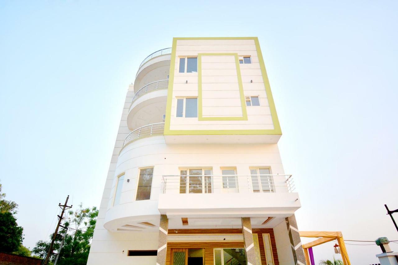 Oyo 40699 Grand Sokhi Hotell Tarn Taran Eksteriør bilde