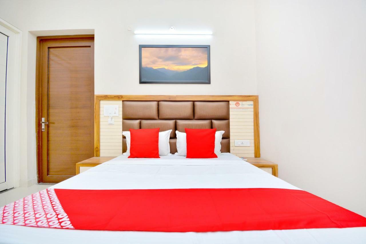 Oyo 40699 Grand Sokhi Hotell Tarn Taran Eksteriør bilde
