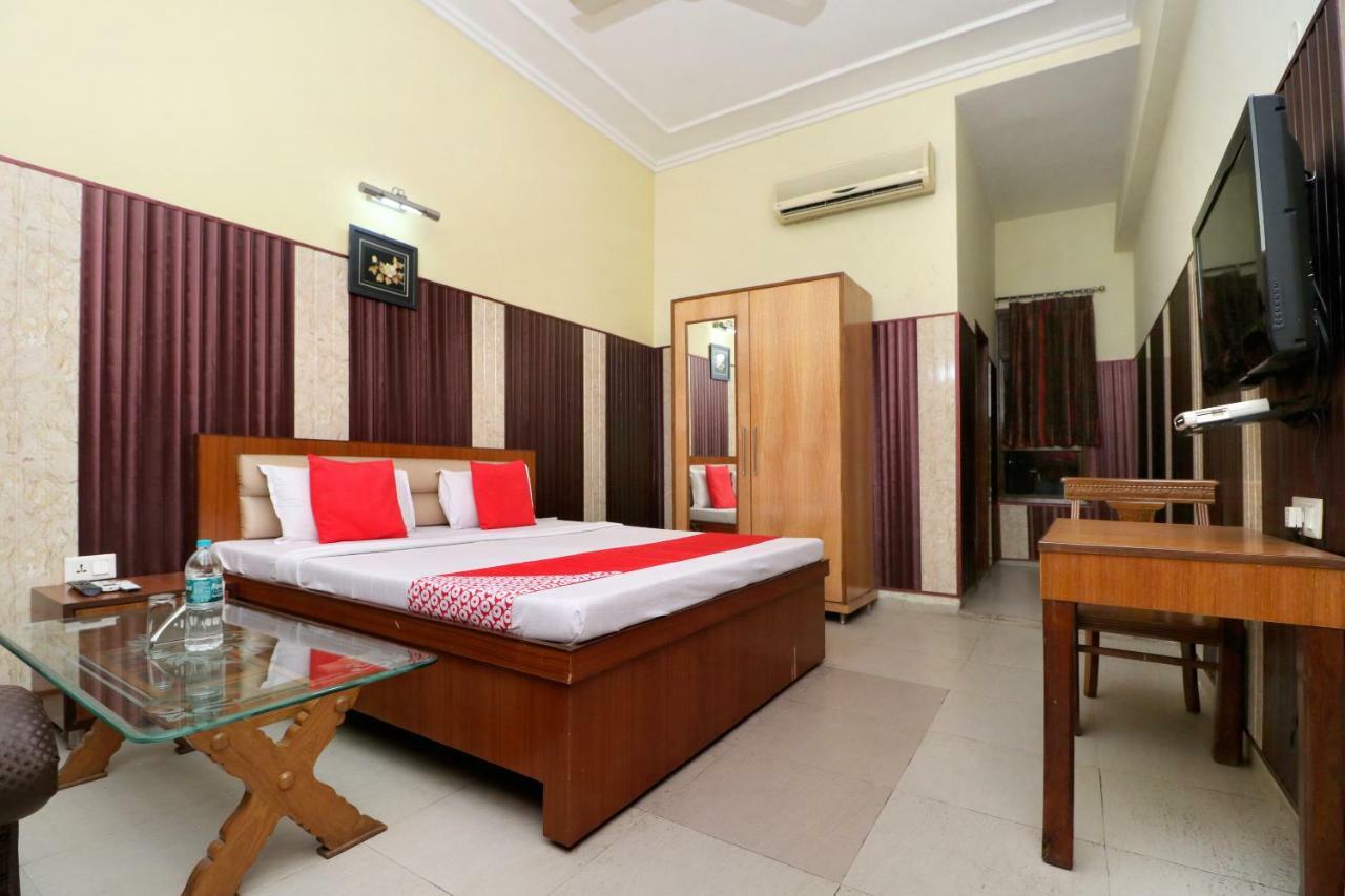 Oyo 40699 Grand Sokhi Hotell Tarn Taran Eksteriør bilde